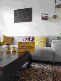 Shot of a SONNENTOR package at home in a customer's living room, with a pot of tea next to it. | © SONNENTOR