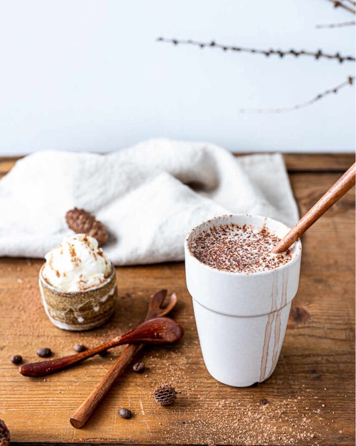 Heiße Schokolade mit Kokosblütenzucker-Karamell Heiße Schokolade mit Kokosblütenzucker-Karamell