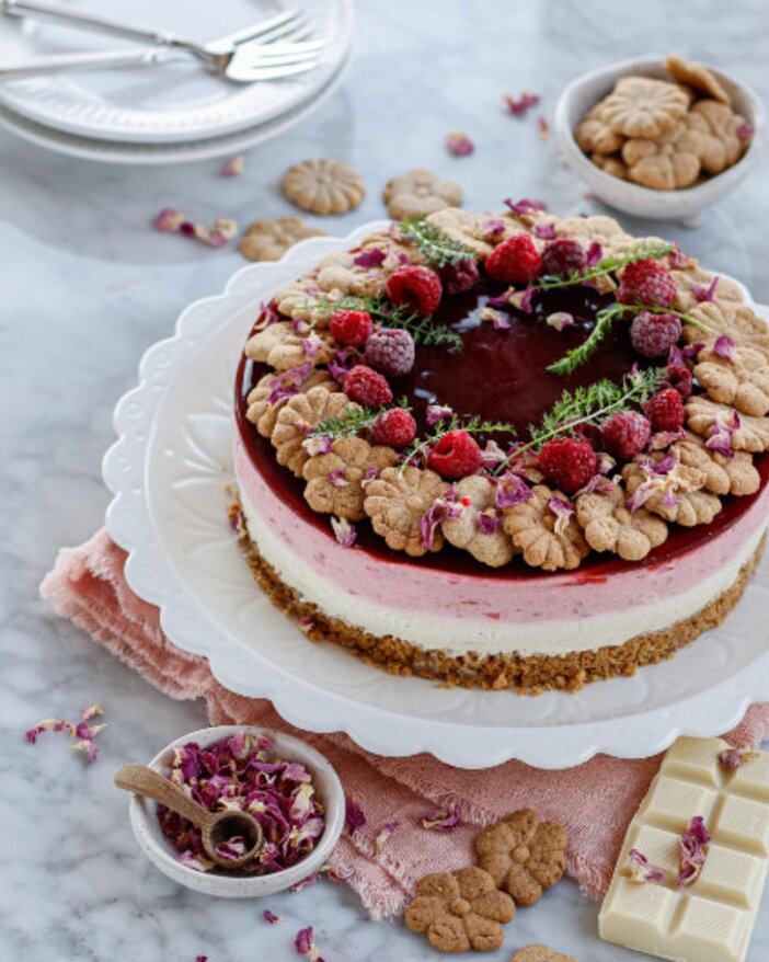 Cremige Himbeertorte mit Durch die Blume-Keksboden
